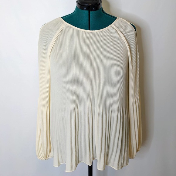 Entro Cream Cold Shoulder Long Sleeves Loose Fit Lightweight Blouse Size M NWT - Picture 1 of 7